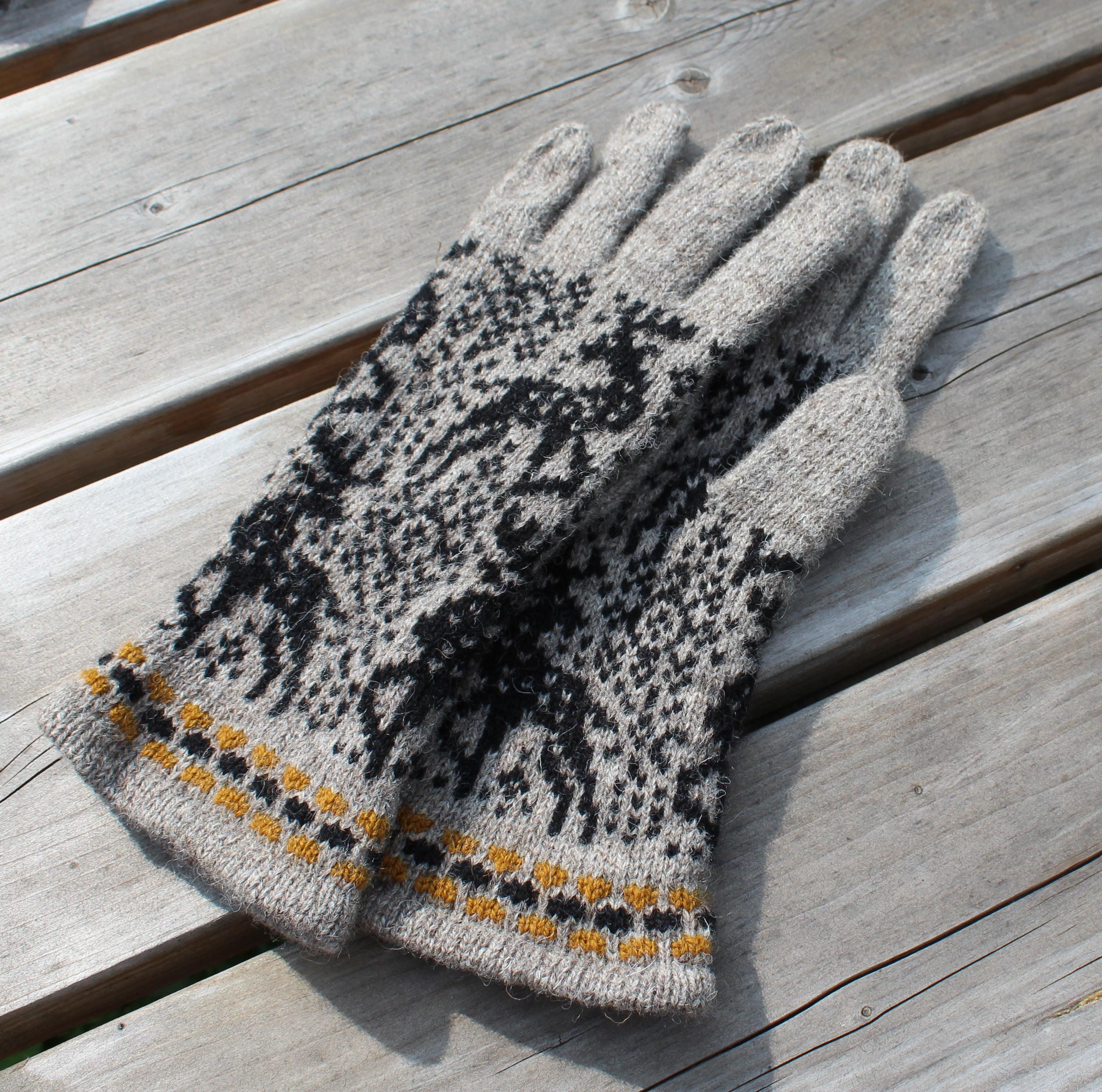 Knitted Wool Gloves: Reindeer Nordic Hand Warmers, Size M