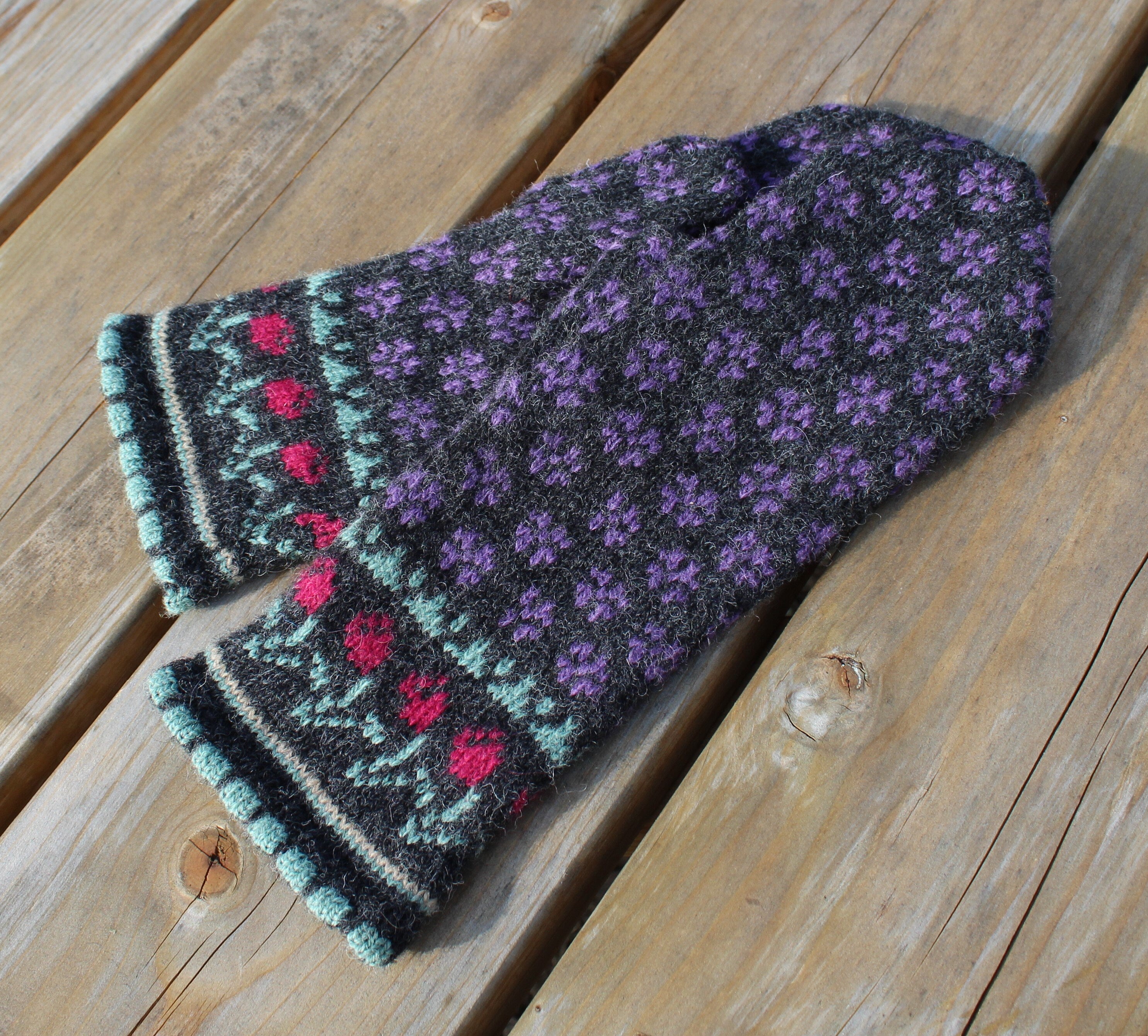 Knitted Wool Mittens: Latvian Nordic Fair Isle Gloves (Size M)