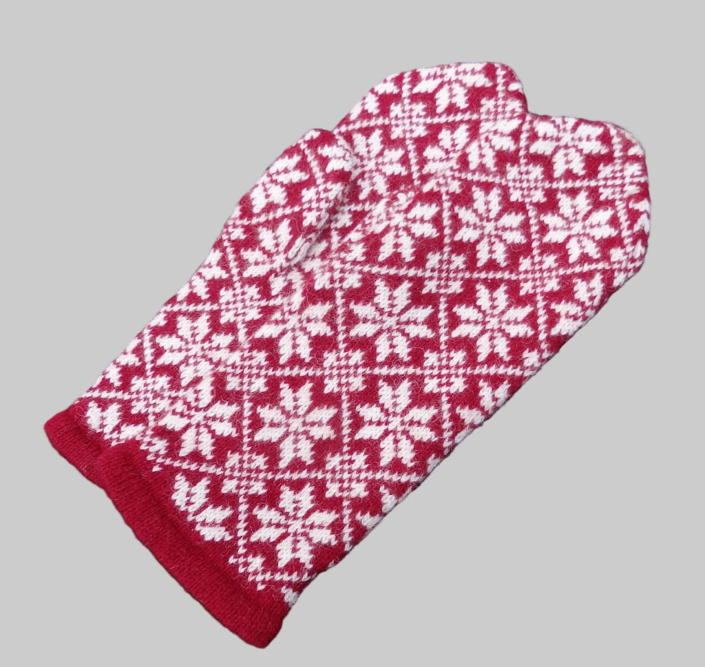 Red and white patterned knitted mitten 