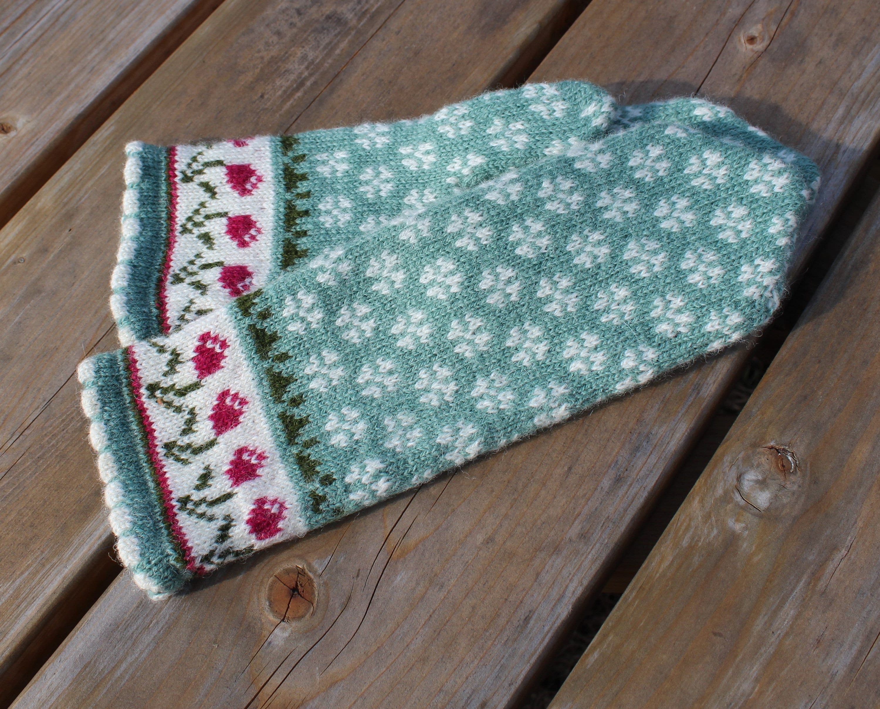 Knitted Wool Mittens: Latvian Nordic Fair Isle Gloves (Size M)