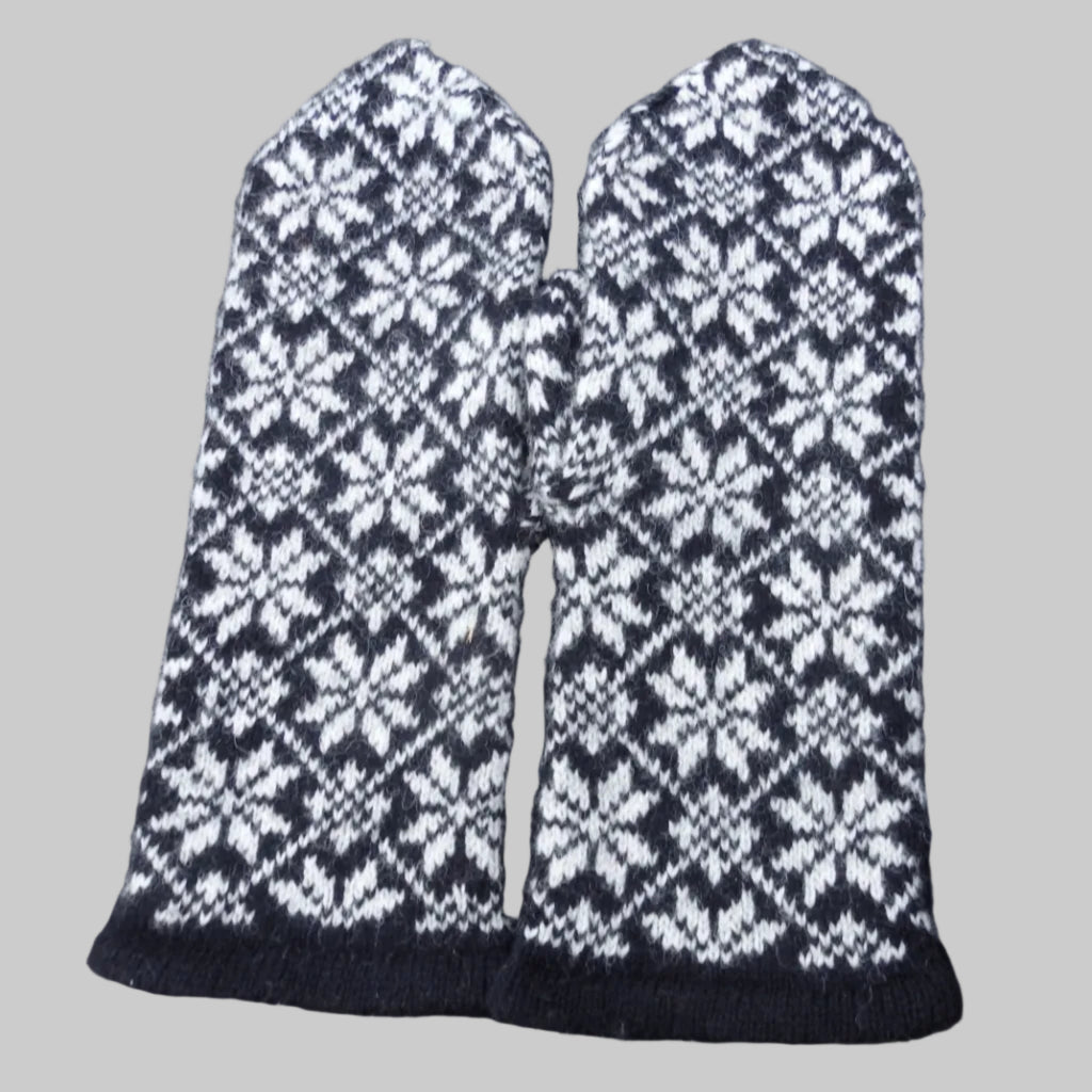 Pair of black and gray patterned mittens 