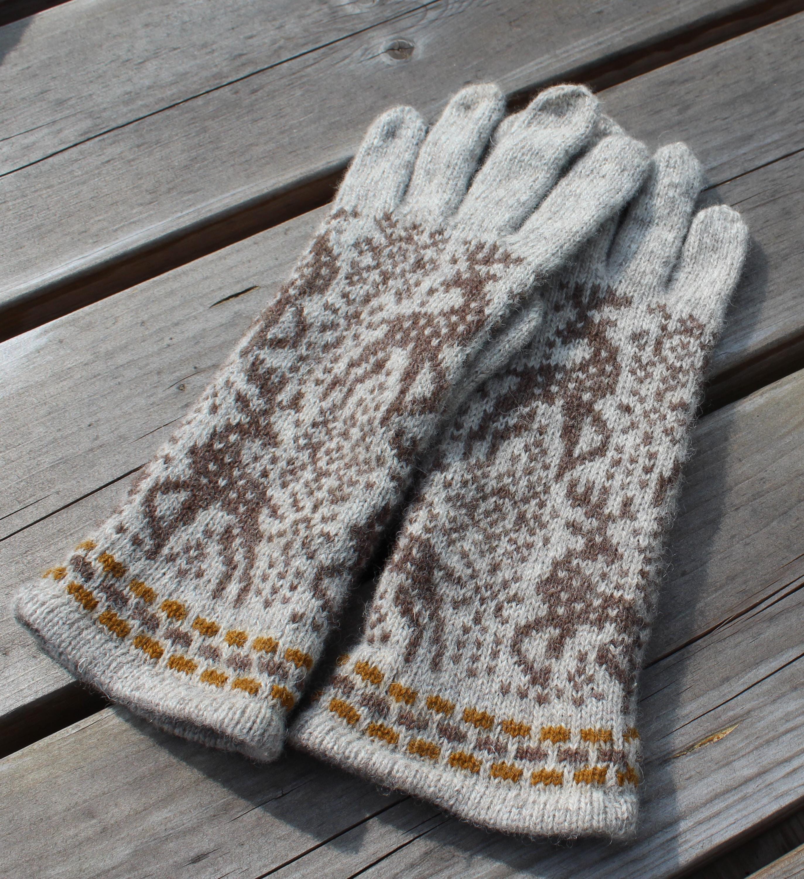 Knitted Wool Gloves: Reindeer Nordic Hand Warmers, Size M
