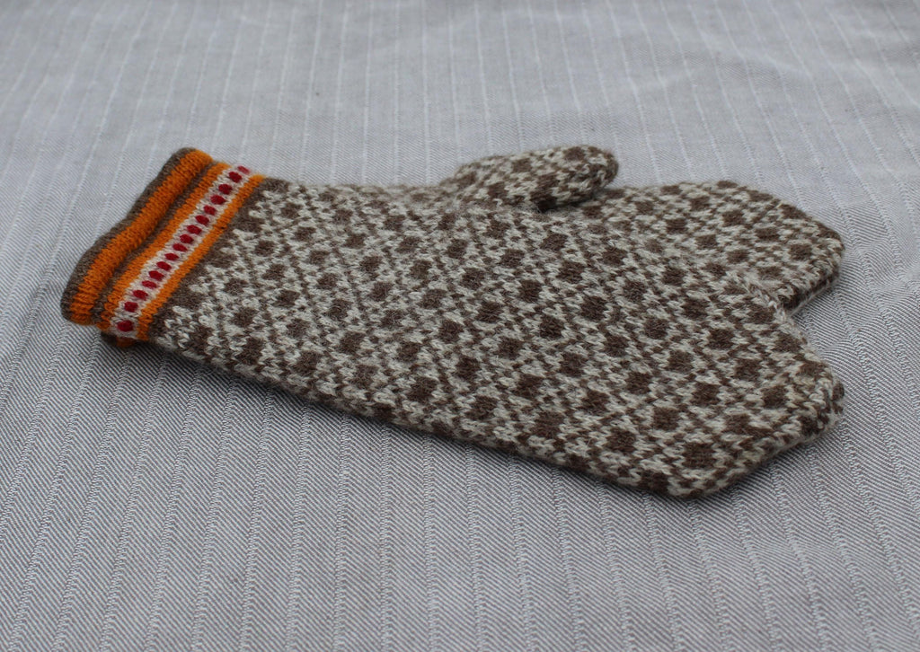 Knitted glove with a pattern on a textured surface