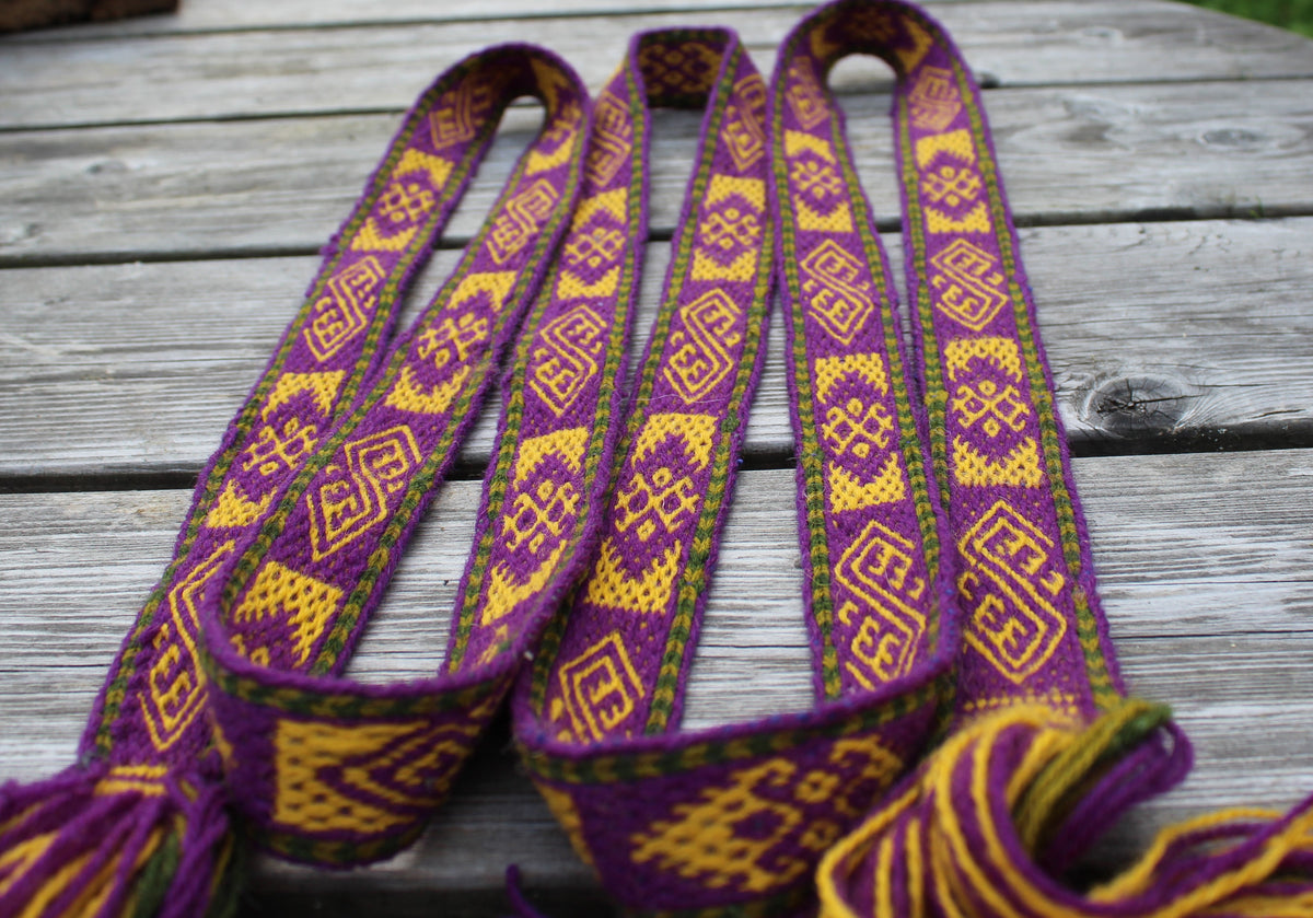 card weaving wool Latvian belt