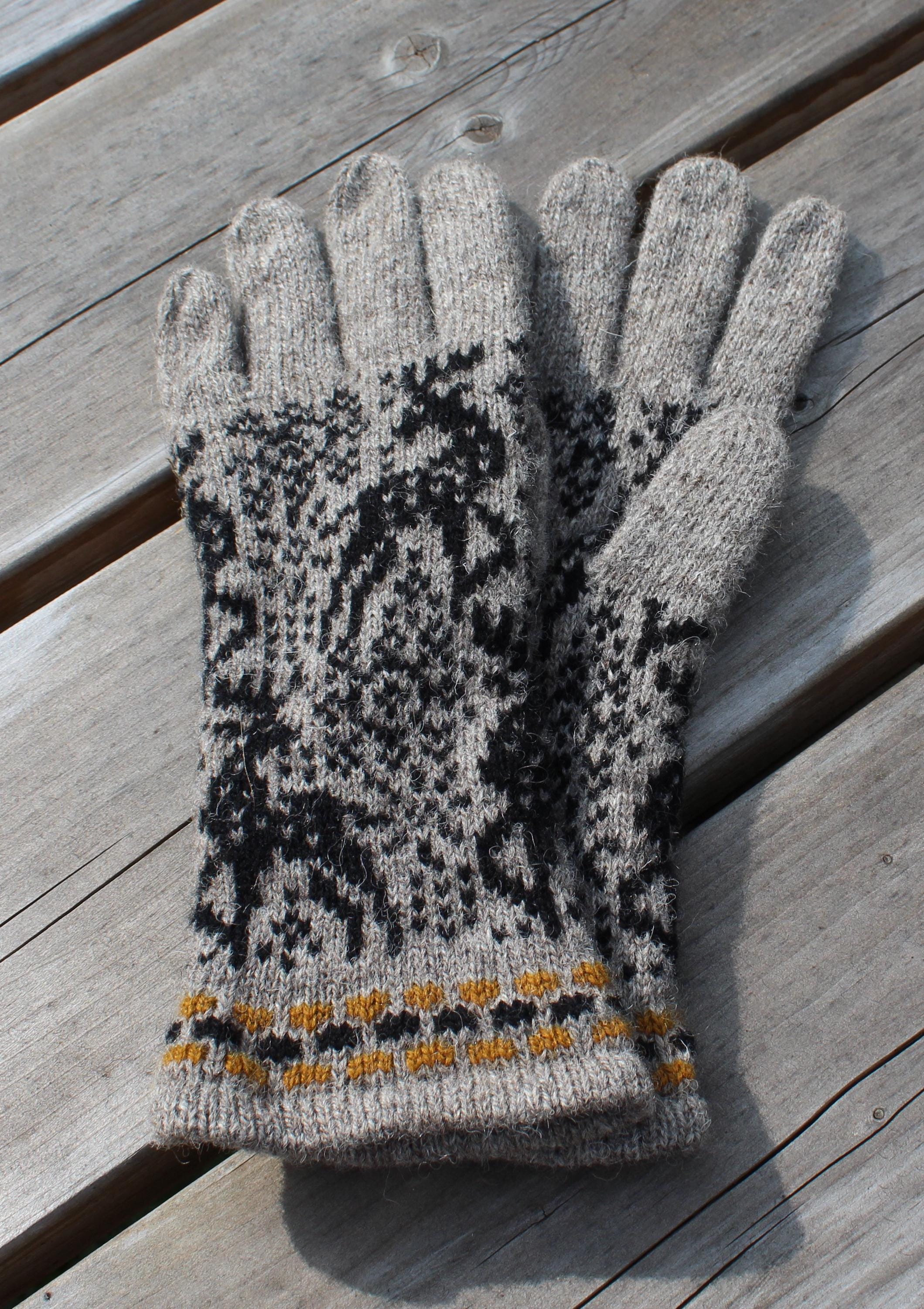 Knitted Wool Gloves: Reindeer Nordic Hand Warmers, Size M