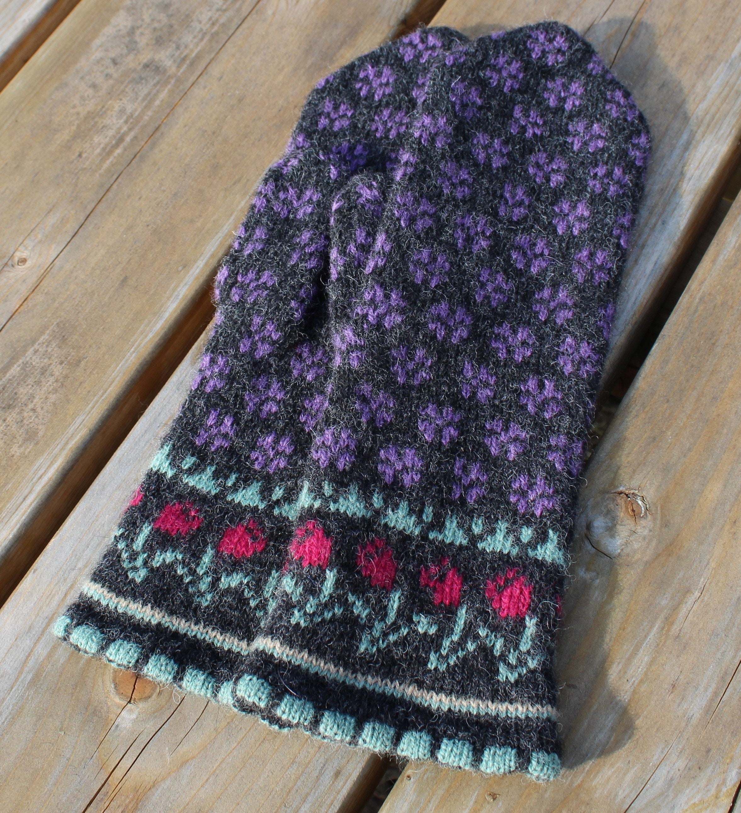 Knitted Wool Mittens: Latvian Nordic Fair Isle Gloves (Size M)