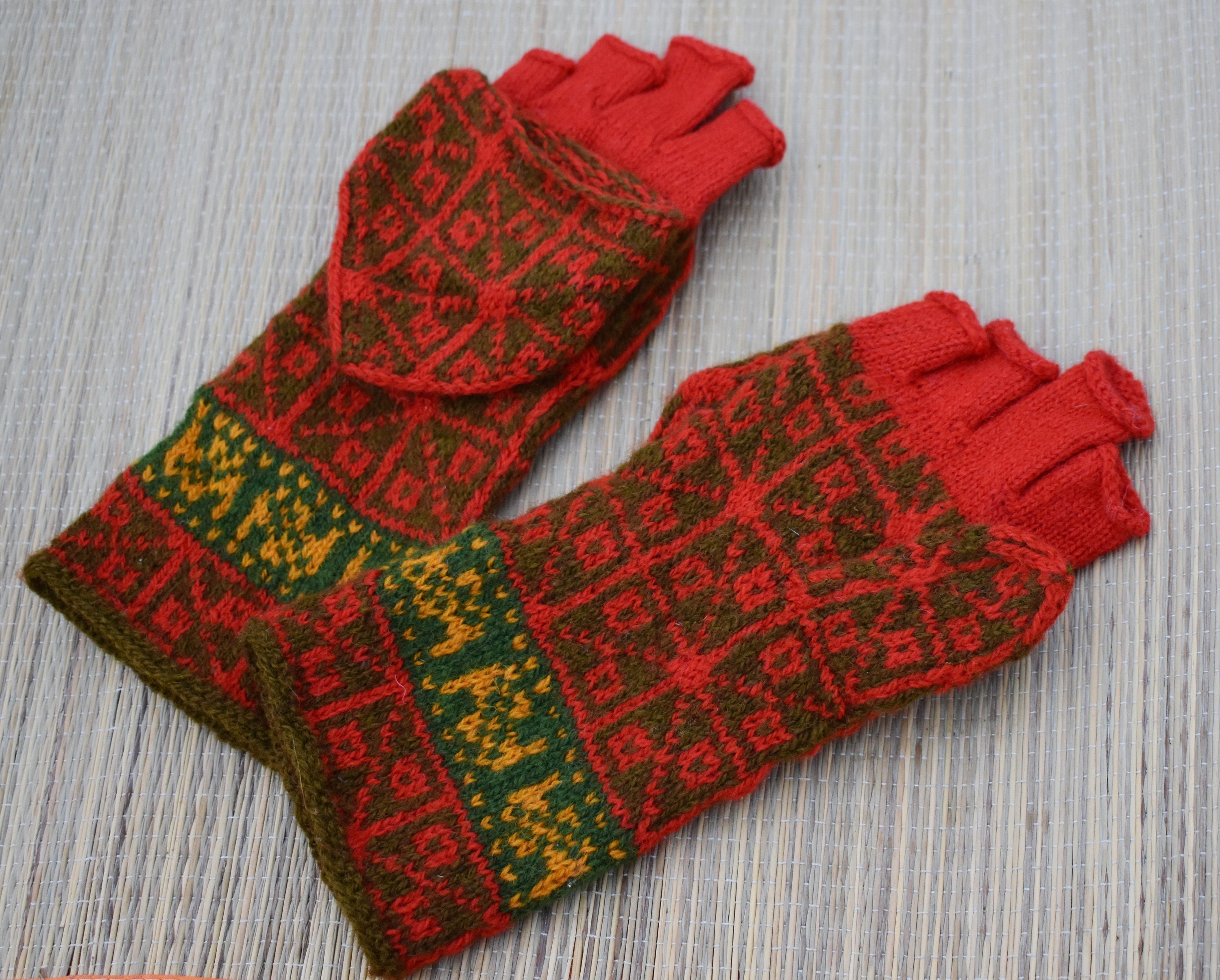 Knit Wool Convertible Gloves: Latvian Mittens with Hood - Size M